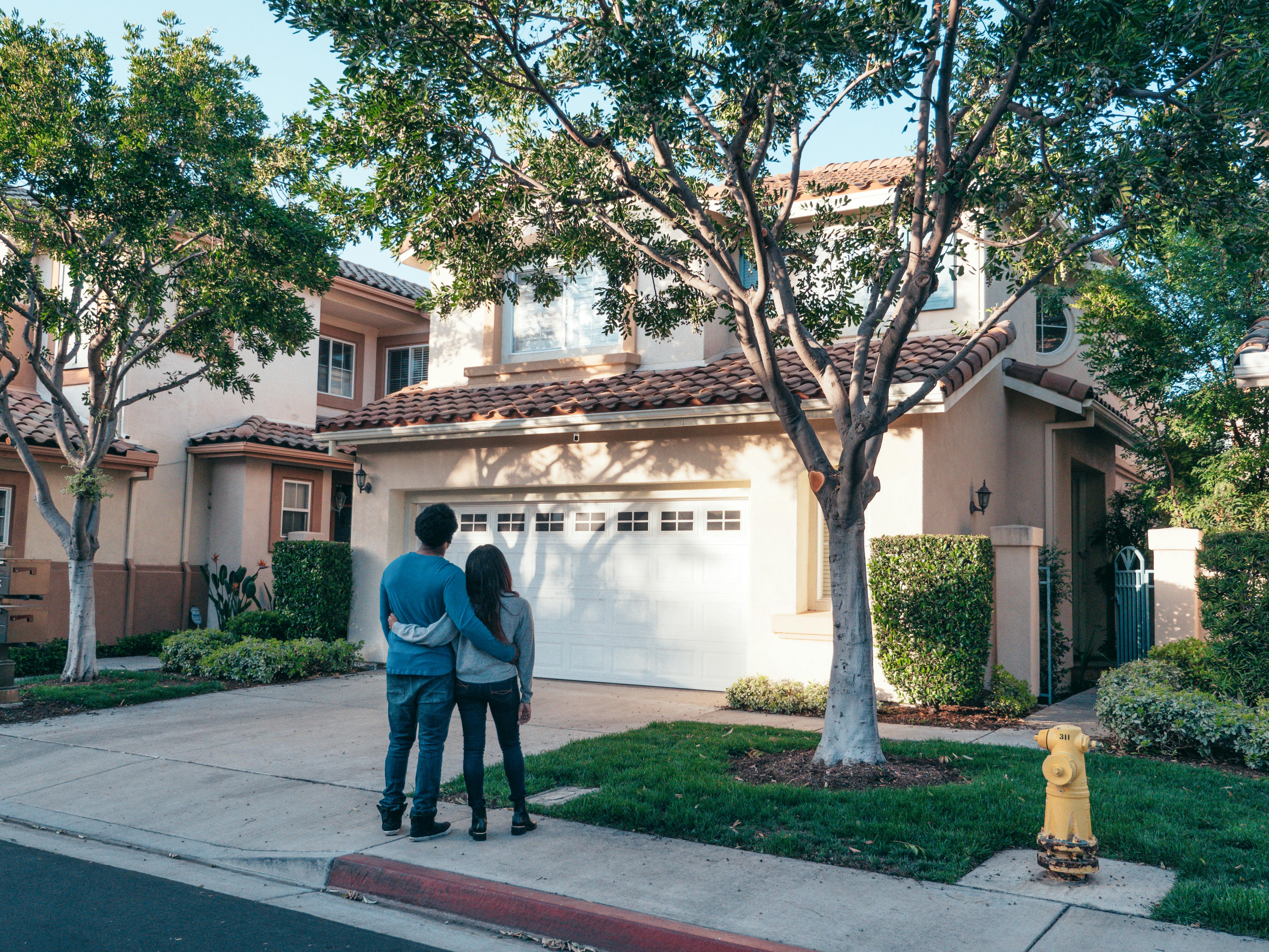 Modern home with professional garage door installation in Bellevue, WA